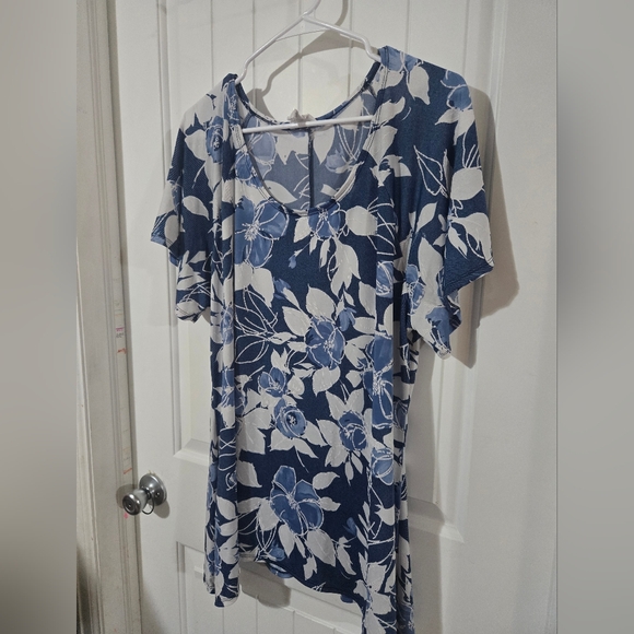 Brittany Black Tops - Brittany Black Blue & White Floral Short Sleeve Tunic Top – Women’s 2X